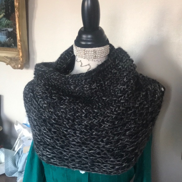 Chunky Knit Infinity Neck Scarf Black Gray Funnel - Picture 2 of 6